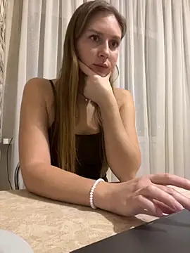 Elina1 online show from November 18, 2025, 4:22 pm