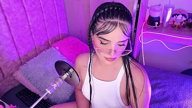 laana foxx online show from July 19, 2026, 10:46 pm