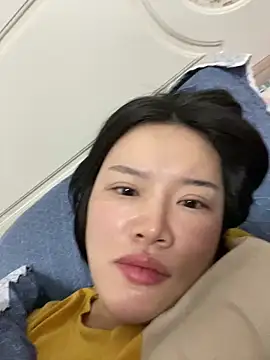 yoyou666 online show from November 21, 2025, 4:05 pm