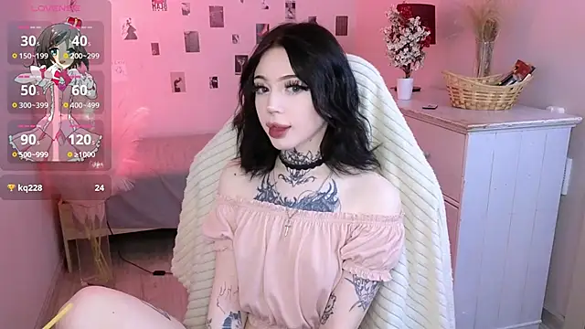 Snapshot of Emma_Kirks chatting on June 9, 2026, 12:50 pm Emma Kirks online show from June 9, 2026, 12:50 pm