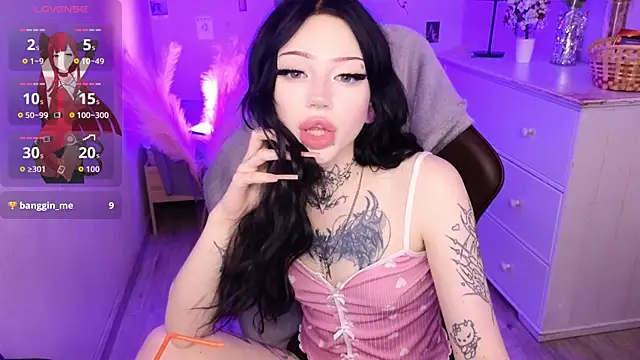 Snapshot of Emma_Kirks chatting on July 2, 2026, 12:33 pm Emma Kirks online show from July 2, 2026, 12:33 pm