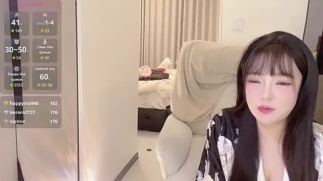 Snapshot of Follyise chatting on November 14, 2025, 10:58 am Follyise online show from November 14, 2025, 10:58 am