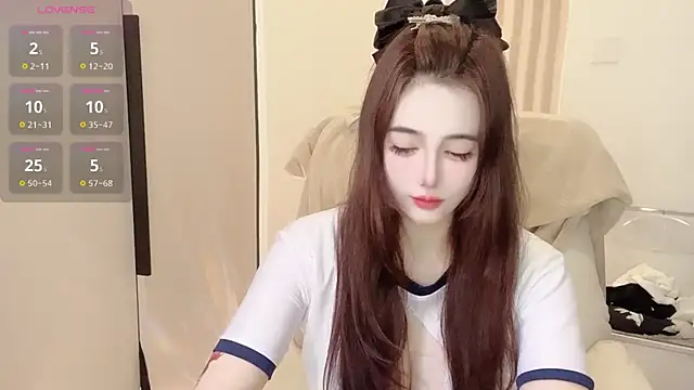 Snapshot of Follyise chatting on November 15, 2025, 9:06 am Follyise online show from November 15, 2025, 9:06 am