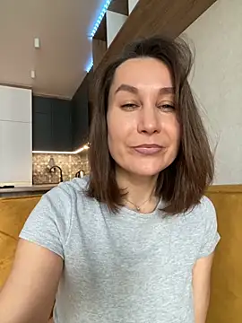Snapshot of AliceLili chatting on November 6, 2025, 10:05 am AliceLili online show from November 6, 2025, 10:05 am