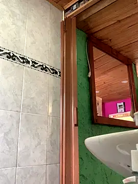 Emilyy-18 online show from November 10, 2025, 7:35 pm