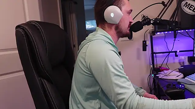 andrenoma427 online show from April 20, 2026, 10:33 pm