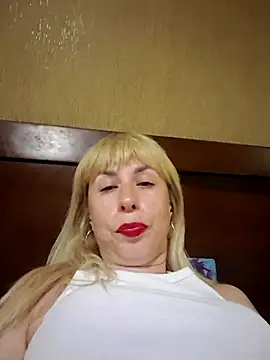 Snapshot of SelinaLovqx chatting on July 8, 2026, 6:34 pm SelinaLovqx online show from July 8, 2026, 6:34 pm