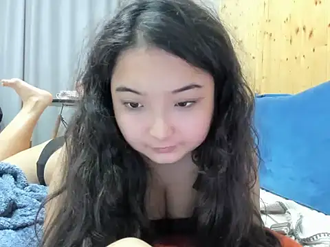 Snapshot of miomyao chatting on October 24, 2025, 2:35 pm miomyao online show from October 24, 2025, 2:35 pm