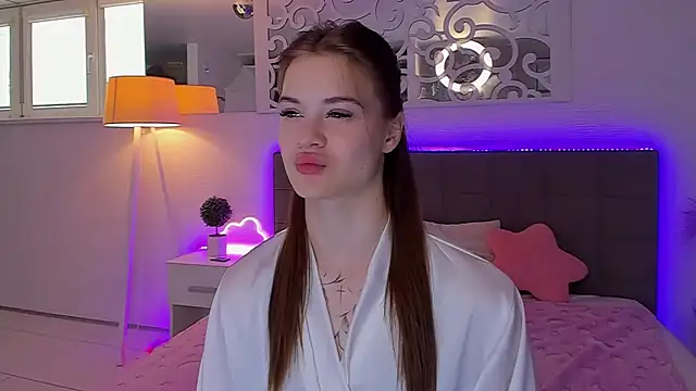 LuisaClover online show from April 28, 2026, 12:32 pm