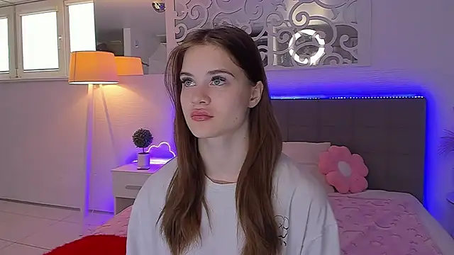 LuisaClover online show from May 2, 2026, 12:21 pm