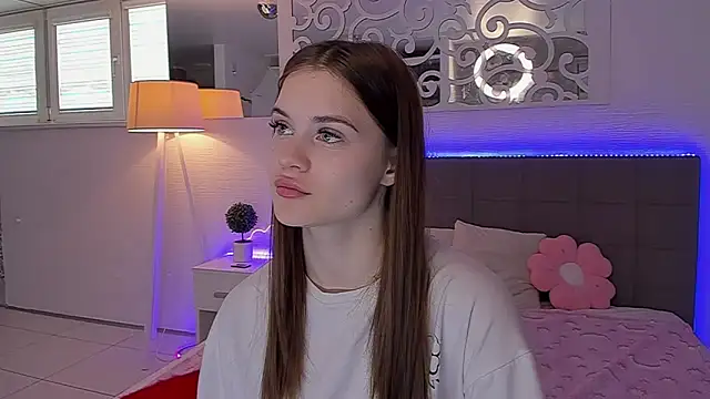 LuisaClover online show from May 3, 2026, 12:33 pm