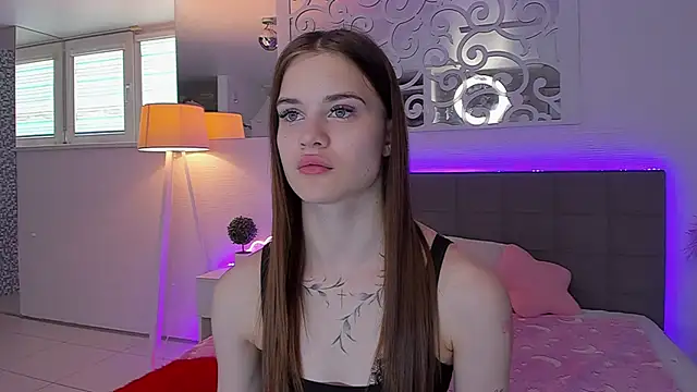 LuisaClover online show from May 4, 2026, 12:34 pm