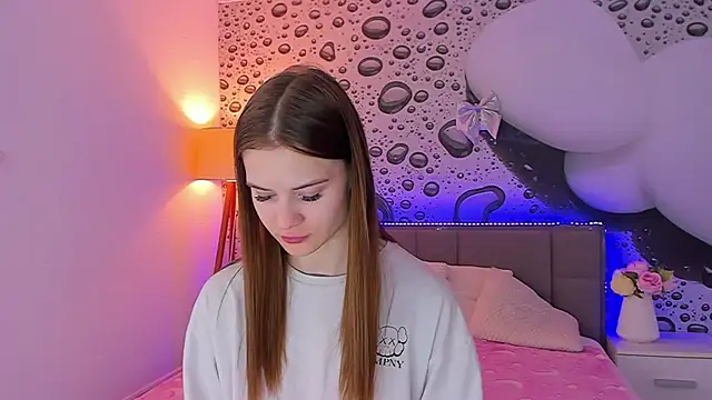 Snapshot of LuisaClover chatting on May 31, 2026, 12:45 pm LuisaClover online show from May 31, 2026, 12:45 pm