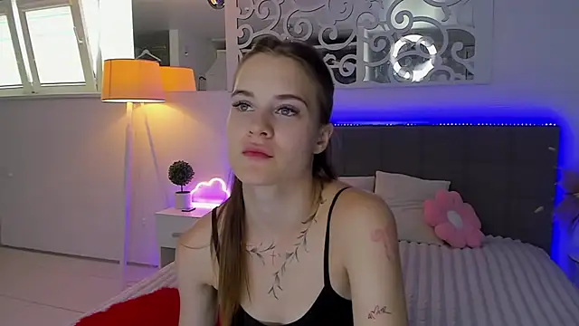 Snapshot of LuisaClover chatting on July 15, 2026, 12:21 pm LuisaClover online show from July 15, 2026, 12:21 pm