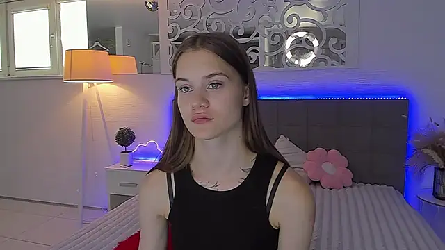 Snapshot of LuisaClover chatting on July 25, 2026, 12:47 pm LuisaClover online show from July 25, 2026, 12:47 pm