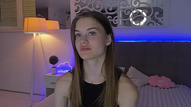 Snapshot of LuisaClover chatting on July 26, 2026, 12:52 am LuisaClover online show from July 26, 2026, 12:52 am
