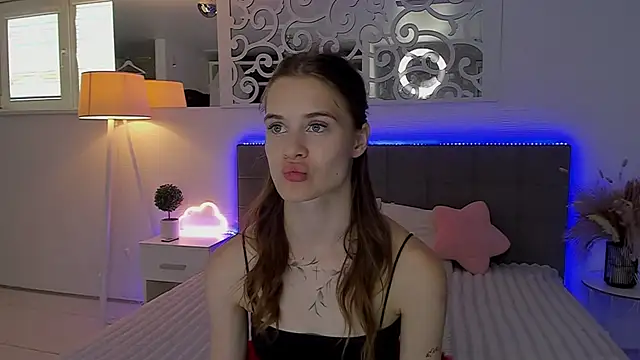 Snapshot of LuisaClover chatting on July 27, 2026, 1:07 pm LuisaClover online show from July 27, 2026, 1:07 pm