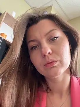 DollyRoma online show from November 14, 2025, 8:24 am