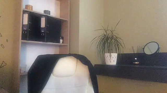 DollyRoma online show from November 21, 2025, 9:52 am