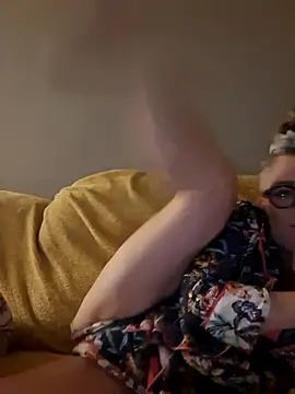 Snapshot of Raven_Fantastic chatting on October 27, 2025, 3:43 am Raven Fantastic online show from October 27, 2025, 3:43 am