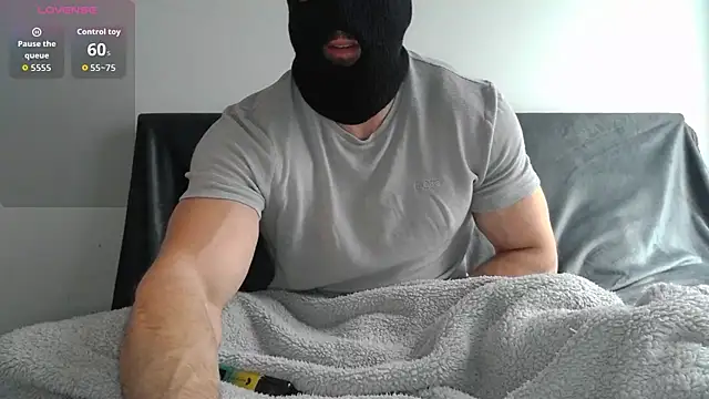 Snapshot of Masked_Bull38_Uk chatting on December 3, 2025, 9:51 am Masked Bull38 Uk online show from December 3, 2025, 9:51 am