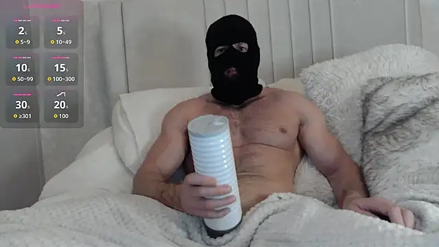 Snapshot of Masked_Bull38_Uk chatting on December 14, 2025, 12:10 pm Masked Bull38 Uk online show from December 14, 2025, 12:10 pm