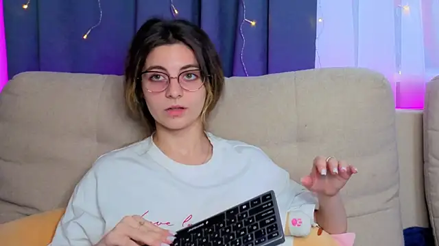 Snapshot of CasandraMickell chatting on November 12, 2025, 7:31 am CasandraMickell online show from November 12, 2025, 7:31 am