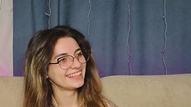 Snapshot of CasandraMickell chatting on November 18, 2025, 7:18 pm CasandraMickell online show from November 18, 2025, 7:18 pm