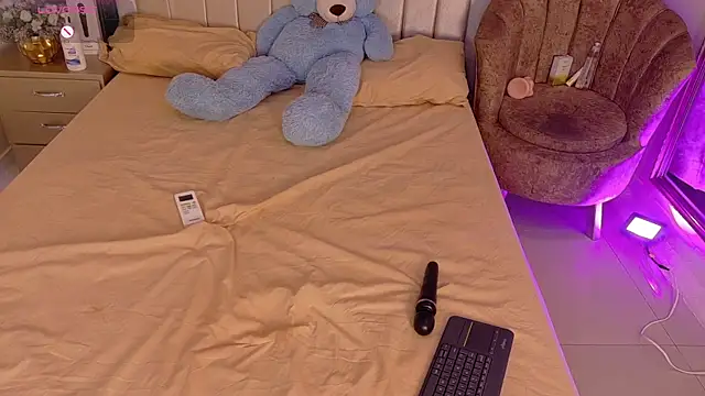 Snapshot of iam_nicolle chatting on December 4, 2025, 12:47 pm iam nicolle online show from December 4, 2025, 12:47 pm