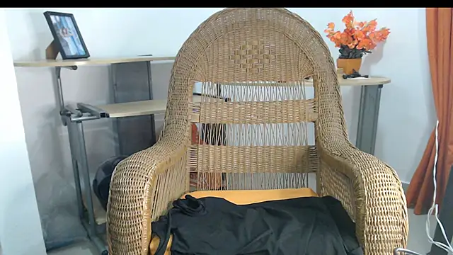 Snapshot of bela1xx chatting on November 1, 2025, 12:56 am bela1xx online show from November 1, 2025, 12:56 am