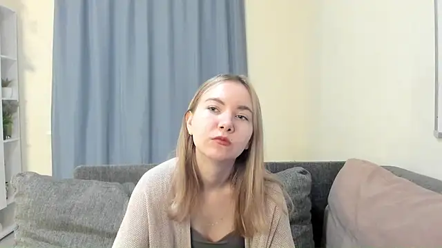 CathyHeximer online show from December 15, 2025, 8:18 am