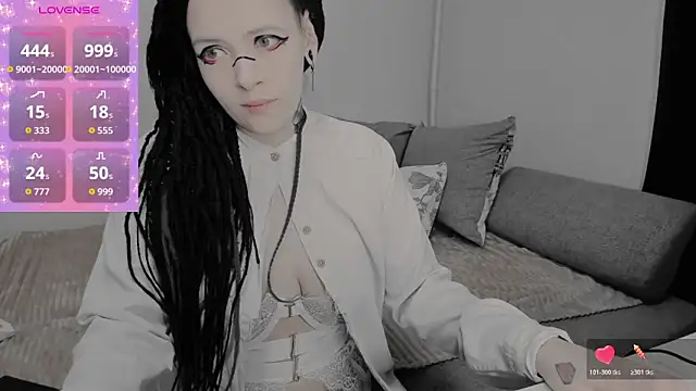 Snapshot of AlternativePolly chatting on November 22, 2025, 11:20 am AlternativePolly online show from November 22, 2025, 11:20 am