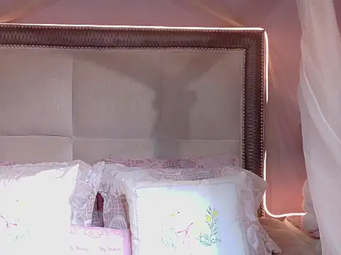 Snapshot of _valuu chatting on November 18, 2025, 12:20 pm valuu online show from November 18, 2025, 12:20 pm