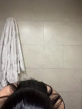 Lia  white online show from November 2, 2025, 8:33 pm