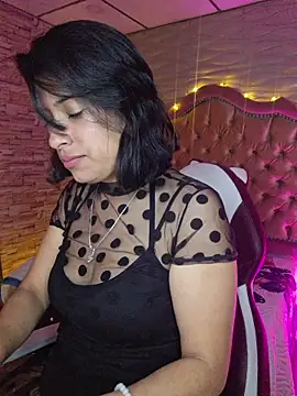 Snapshot of Roxanne_Han chatting on November 23, 2025, 11:54 am Roxanne Han online show from November 23, 2025, 11:54 am