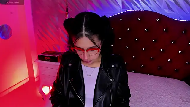Roxanne Han online show from April 24, 2026, 12:07 pm