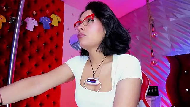 Roxanne Han online show from June 18, 2026, 12:42 pm