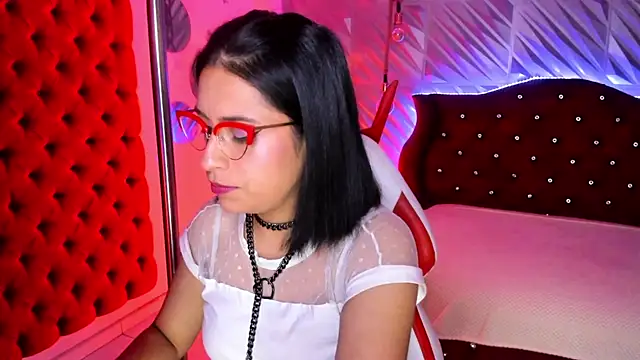 Roxanne Han online show from August 2, 2026, 3:27 am