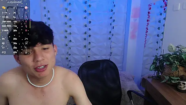 Snapshot of Cassie_and_Jonah chatting on October 24, 2025, 6:04 pm Cassie and Jonah online show from October 24, 2025, 6:04 pm