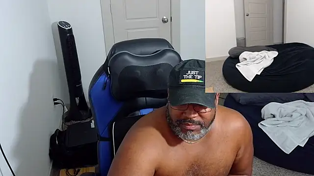 SplendaDaddy50 online show from October 24, 2025, 1:35 am