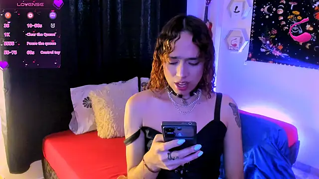 Snapshot of AdelineEsposito chatting on November 8, 2025, 9:46 pm AdelineEsposito online show from November 8, 2025, 9:46 pm