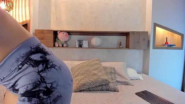 sophie duval online show from February 17, 2026, 10:05 pm