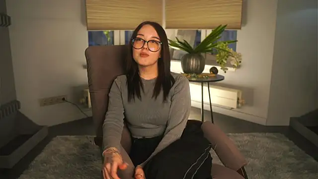 Snapshot of CharleenHosten chatting on October 23, 2025, 12:48 pm CharleenHosten online show from October 23, 2025, 12:48 pm