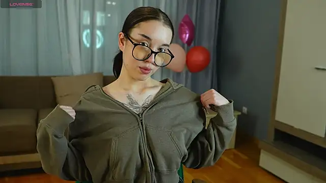 Snapshot of CharleenHosten chatting on November 22, 2025, 2:05 pm CharleenHosten online show from November 22, 2025, 2:05 pm