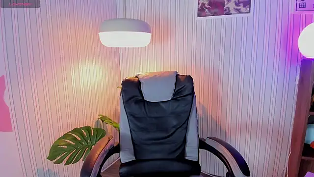 lexirouge   online show from December 20, 2025, 9:00 pm