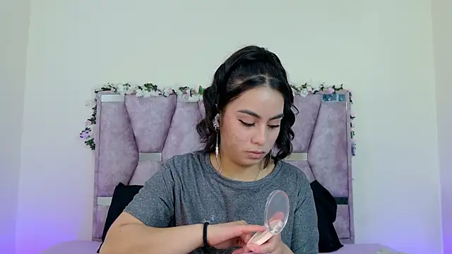 Snapshot of Iris_mandarinne chatting on November 16, 2025, 5:40 pm Iris mandarinne online show from November 16, 2025, 5:40 pm