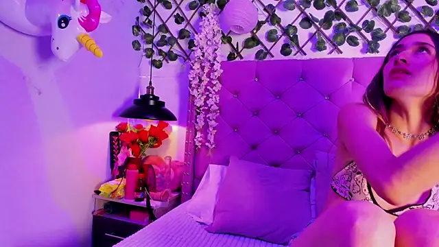 Snapshot of Violet-Storm- chatting on October 24, 2025, 8:38 pm Violet-Storm- online show from October 24, 2025, 8:38 pm