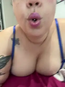 Snapshot of Rheetnena1 chatting on February 8, 2026, 6:33 pm Rheetnena1 online show from February 8, 2026, 6:33 pm