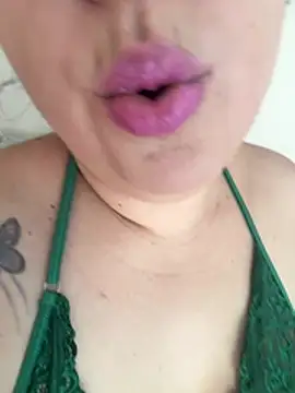 Snapshot of Rheetnena1 chatting on April 12, 2026, 4:12 pm Rheetnena1 online show from April 12, 2026, 4:12 pm