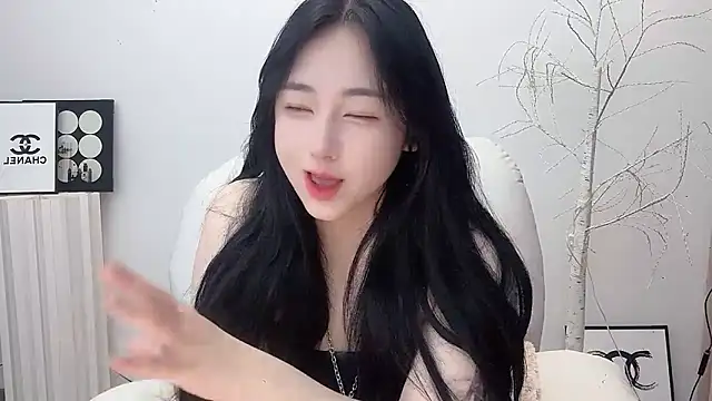 Love-hanzaizai718 online show from November 17, 2025, 5:41 pm